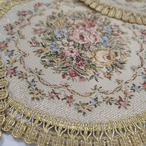 Vintage floral metalic potholders trivets place mats. 5 at 9.5" and 1 at 12". - Picture 5 of 9